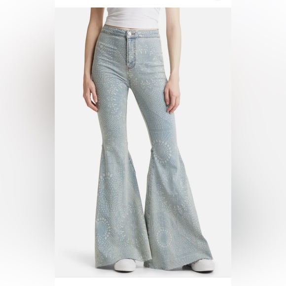 We The Free just float on flare - Picture 6 of 7